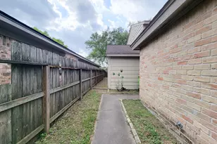 2710 Quail Creek Dr, Missouri City, TX 77459 - Photo 2