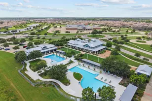 2011 Oak Leaf Ct, Manvel, TX 77578 - Photo 2