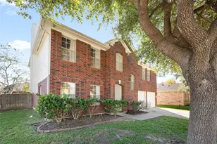 17103 Canterbury Green Ct, Sugar Land, TX 77498 - Photo 2