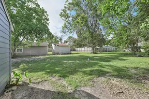 1109 San Felipe St, Angleton, TX 77515 - Photo 32