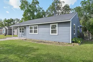 1109 San Felipe St, Angleton, TX 77515 - Photo 2
