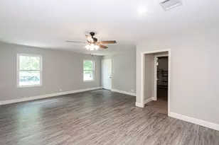 911 N 14th Ave N, Texas City, TX 77590 - Photo 8