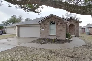 2205 Highland Hills Dr, Conroe, TX 77304 - Photo 1