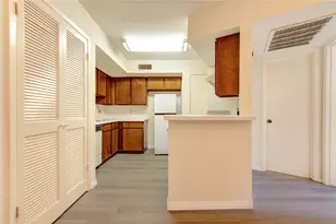 10811 Richmond Ave, Houston, TX 77042 - Photo 8