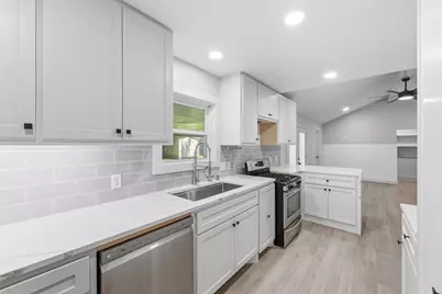 11907 Renwick Drive, Houston, TX 77035 - Photo 22