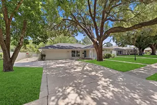 11907 Renwick Dr, Houston, TX 77035 - Photo 2