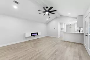 11907 Renwick Dr, Houston, TX 77035 - Photo 18