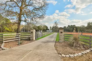 36003 Post Oak Cir, Magnolia, TX 77355 - Photo 2