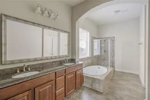 70 S Almondell Cir, The Woodlands, TX 77354 - Photo 22