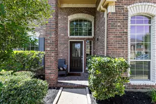 11027 Hilltop Park Ln, Cypress, TX 77433 - Photo 2