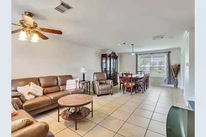10811 Meadow Walk Lane, Houston, TX 77067 - Photo 4