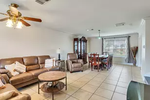 10811 Meadow Walk Ln, Houston, TX 77067 - Photo 4
