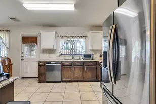 10811 Meadow Walk Ln, Houston, TX 77067 - Photo 10