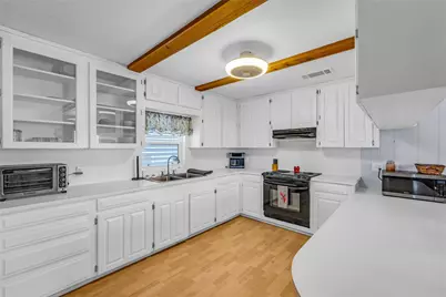 817 Westview, Galveston, TX 77650 - Photo 6