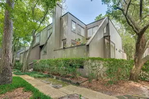 49 Litchfield Ln, Houston, TX 77024 - Photo 2