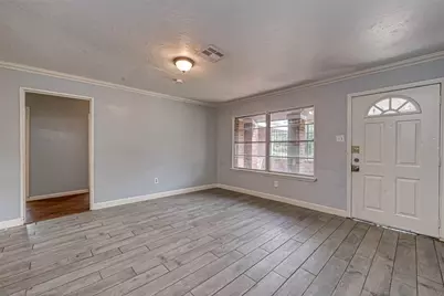 5431 Willow Glen Drive, Houston, TX 77033 - Photo 4