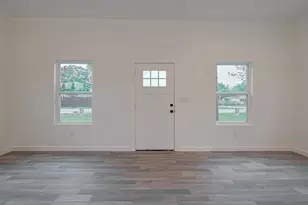 9005 Hilda St, Houston, TX 77033 - Photo 2