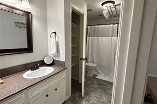 13821 Hollowgreen Dr, Houston, TX 77082 - Photo 10