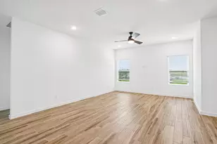7926 Jade Crst Dr, Angleton, TX 77515 - Photo 6