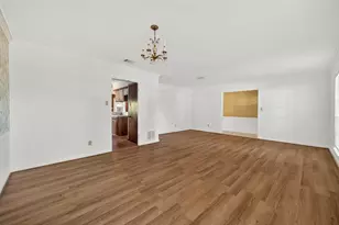 9218 Rowan Ln, Houston, TX 77036 - Photo 2