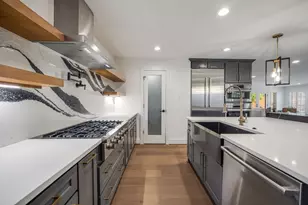 10111 Cedar Creek Dr, Houston, TX 77042 - Photo 22