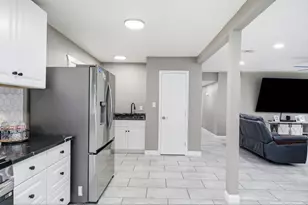 1845 Westcrest Dr, Houston, TX 77055 - Photo 8
