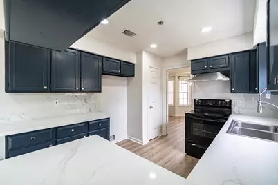 9107 Belle Glen Drive, Houston, TX 77099 - Photo 10