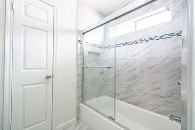 9107 Belle Glen Drive, Houston, TX 77099 - Photo 22