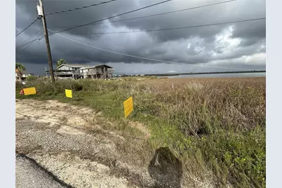 4418 Swan Street, Hitchcock, TX 77563 - Photo 4