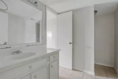 13119 Hollowcreek Park Drive, Houston, TX 77082 - Photo 16