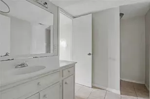 13119 Hollowcreek Park Dr, Houston, TX 77082 - Photo 16