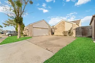 7107 Plaza Del Sol Dr, Houston, TX 77083 - Photo 2