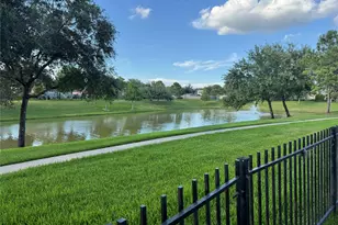 12807 Southern Valley Dr, Pearland, TX 77584 - Photo 4