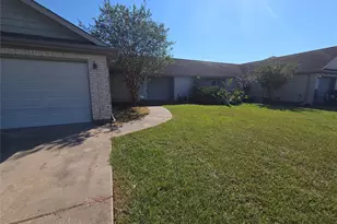 1C Prairie Knoll Dr, La Marque, TX 77510 - Photo 2