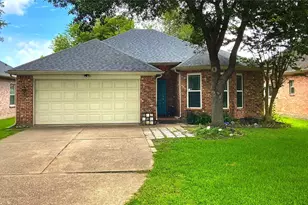 3727 Nichols Ave, Dickinson, TX 77539 - Photo 1