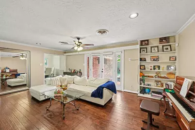 3311 Longfield Circle, Houston, TX 77063 - Photo 12