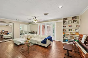 3311 Longfield Cir, Houston, TX 77063 - Photo 12