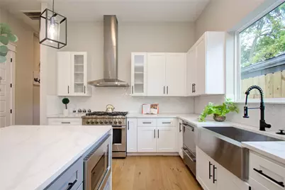 110 E 28th Street, Houston, TX 77008 - Photo 8