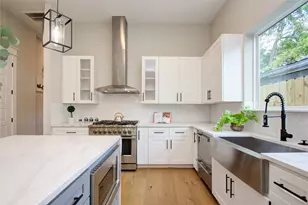 110 E 28th St, Houston, TX 77008 - Photo 8