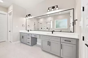 110 E 28th St, Houston, TX 77008 - Photo 16