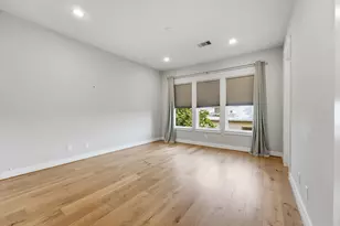 110 E 28th St, Houston, TX 77008 - Photo 18