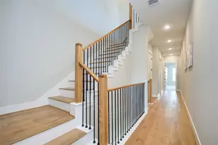 110 E 28th St, Houston, TX 77008 - Photo 12