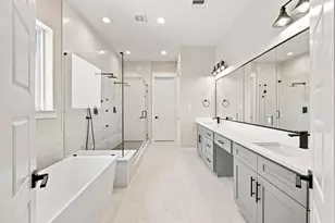 110 E 28th St, Houston, TX 77008 - Photo 14