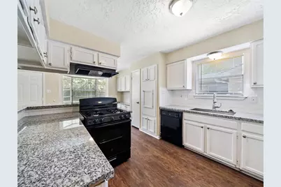 7962 Southmeadow Drive, Houston, TX 77071 - Photo 8
