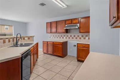 9915 Victoria Grove Lane, Houston, TX 77075 - Photo 14