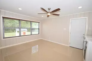 8434 Bluegate St, Houston, TX 77025 - Photo 12