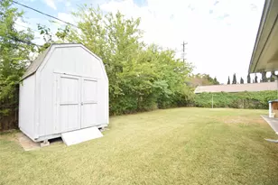 8434 Bluegate St, Houston, TX 77025 - Photo 20