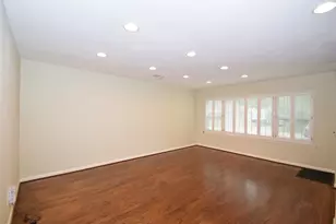 8434 Bluegate St, Houston, TX 77025 - Photo 6