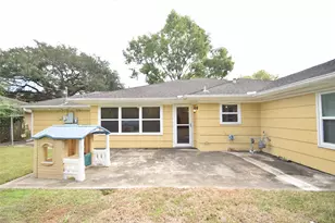 8434 Bluegate St, Houston, TX 77025 - Photo 18