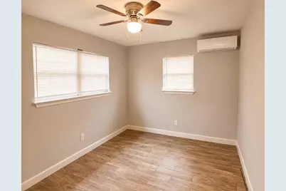 2303 1/2 Hadley Alley, Houston, TX 77003 - Photo 10